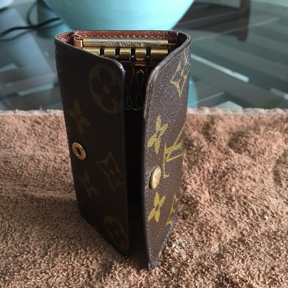 Louis Vuitton Accessories - 4key holder wallet 💯 authentic lv